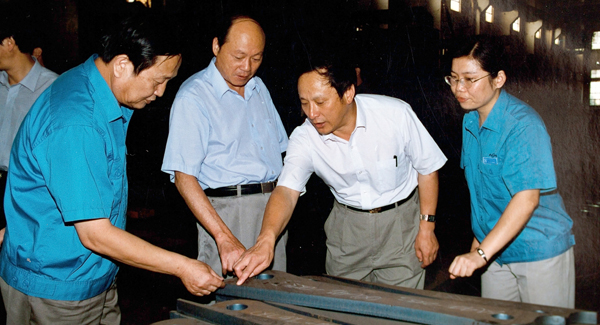 新一屆領(lǐng)導(dǎo)班子上任，掀開徐工變革發(fā)展新篇章