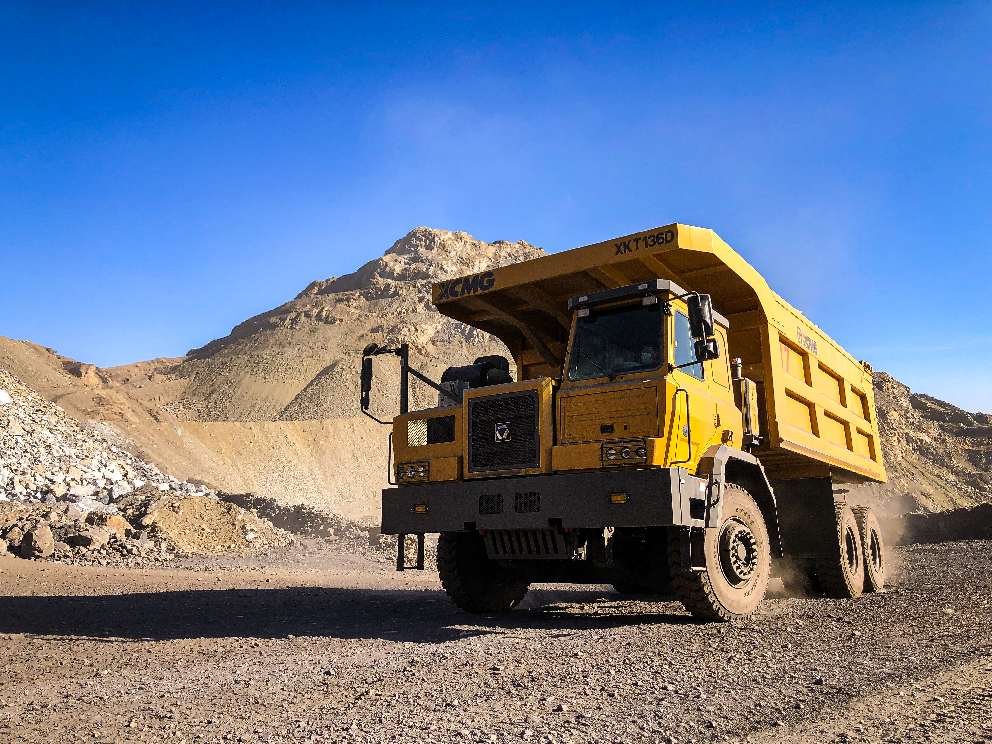 【新品下線】徐工XKT136D三橋寬體礦車正式下線！
