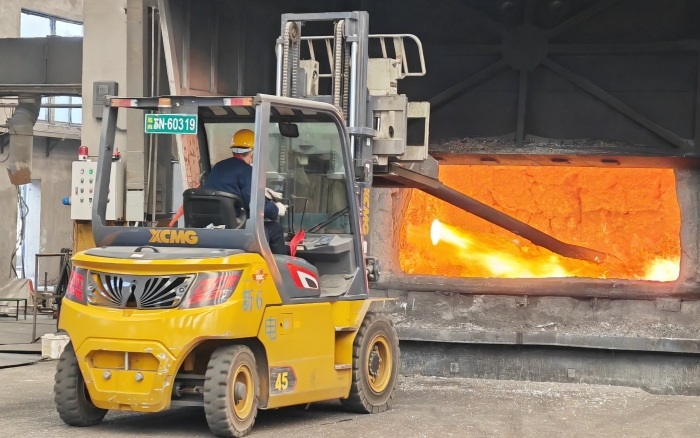 真金不怕火煉，徐工重載孔雀叉車威武霸氣！