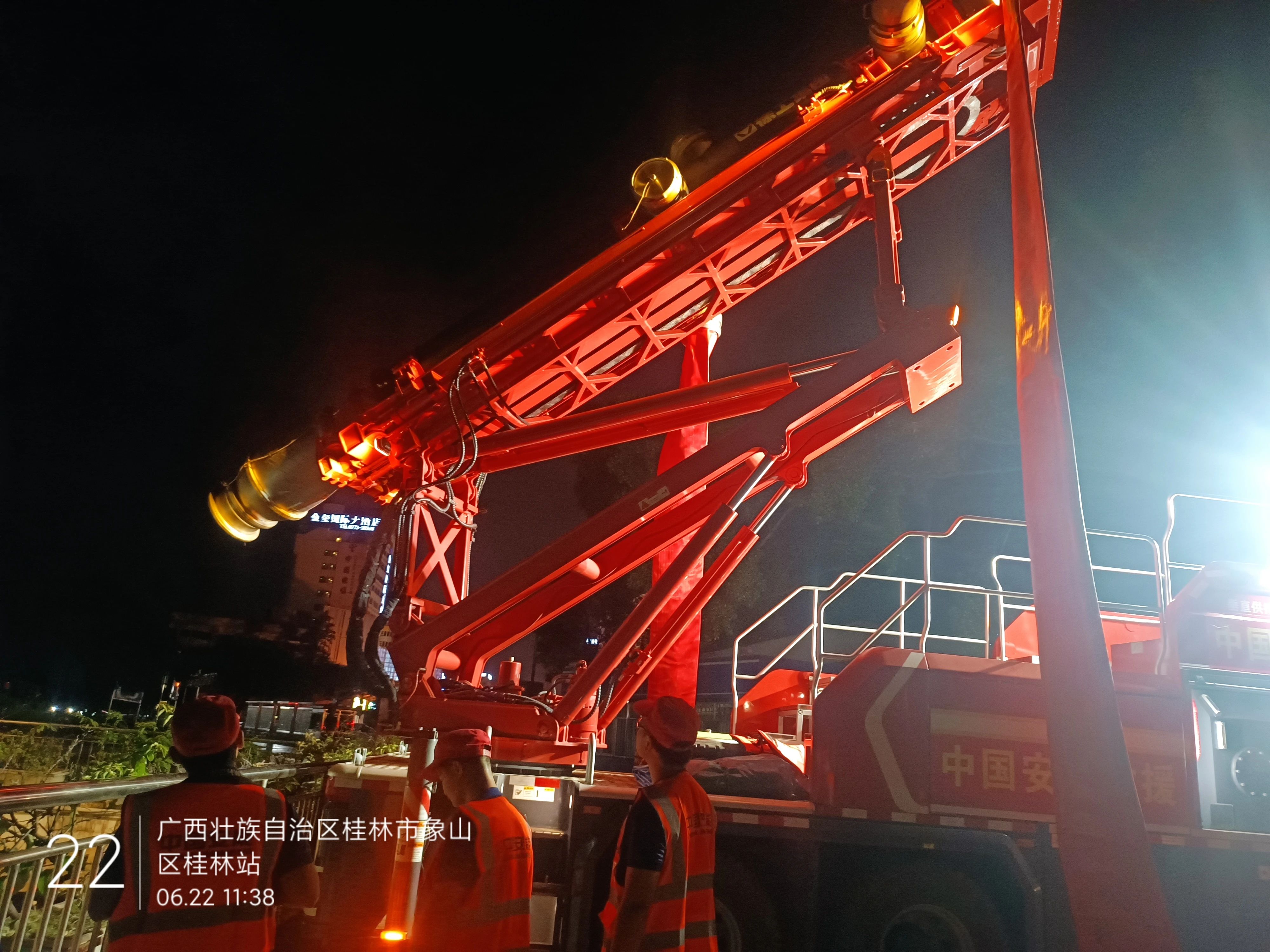 桂林洪水！徐工多臺(tái)排澇應(yīng)急裝備全力迎戰(zhàn)!