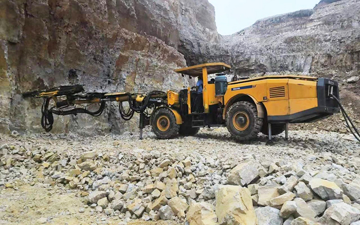 “化水為電”，徐工鑿巖臺(tái)車提速水電站擴(kuò)機(jī)工程