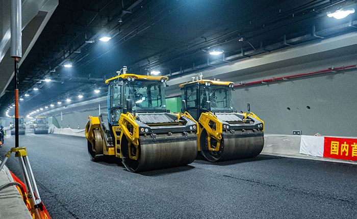 【智能化】全國(guó)首次，徐工“黑科技”無(wú)人攤鋪大秀！