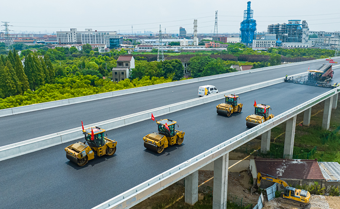 揭秘！常泰長(zhǎng)江大橋如何實(shí)現(xiàn)超寬橋面“一鍵鋪平”？