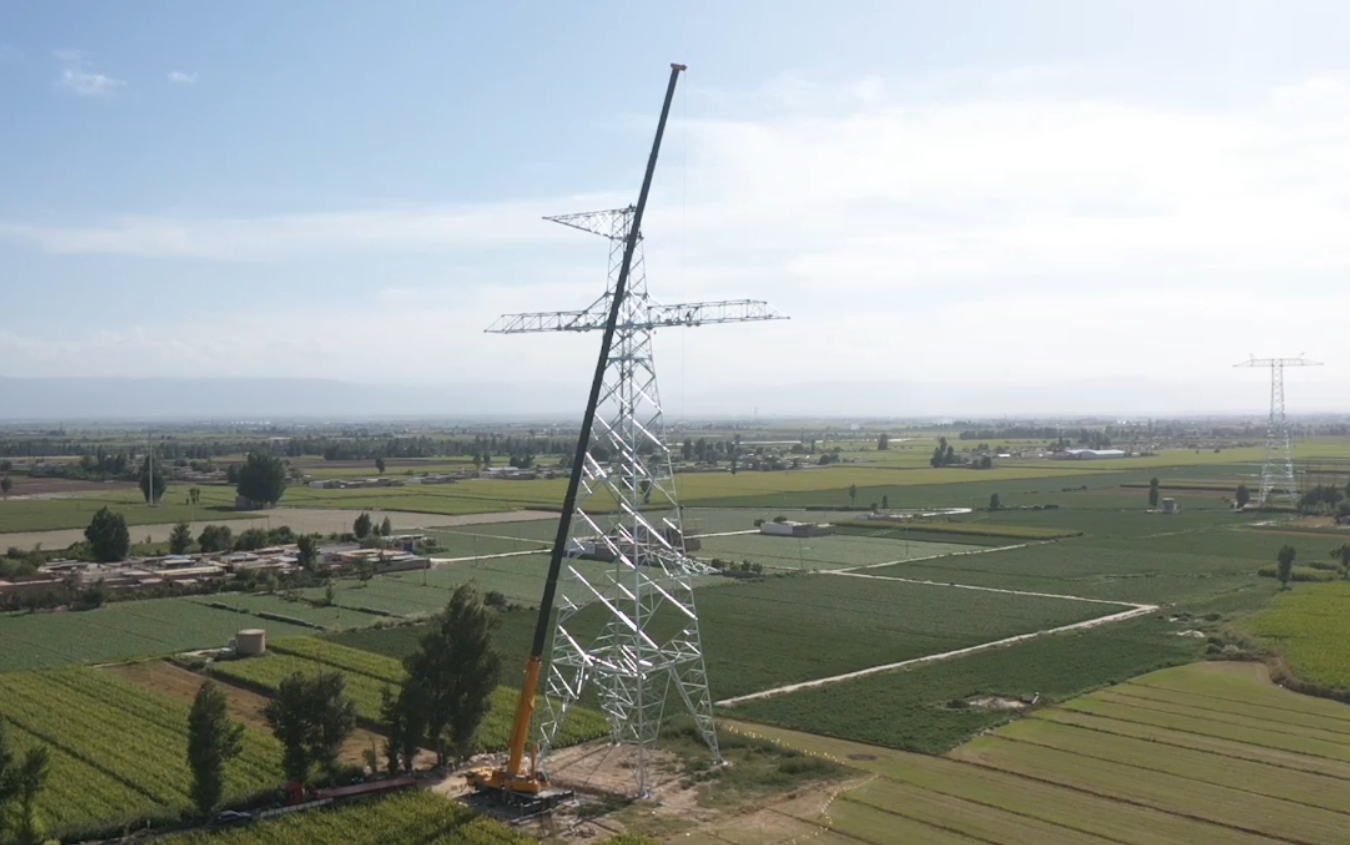 XCA200G8-1助力“哈重線”鐵塔吊裝！