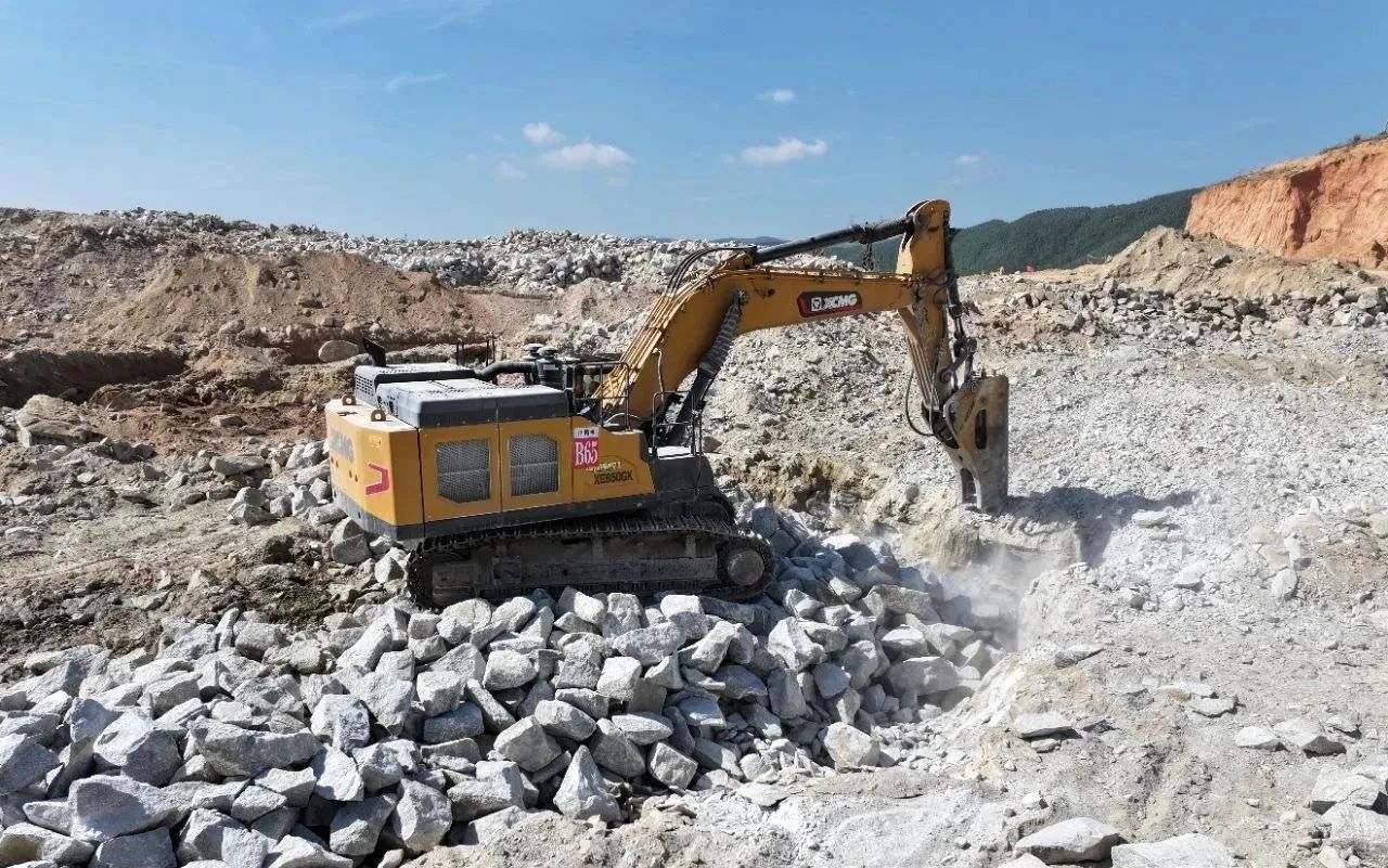 聯袂出擊！徐工中大挖奏響新能源產業(yè)發(fā)展新序曲