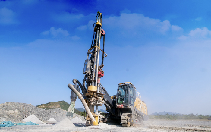 露天礦山，礦主們愛用徐工潛孔鉆！