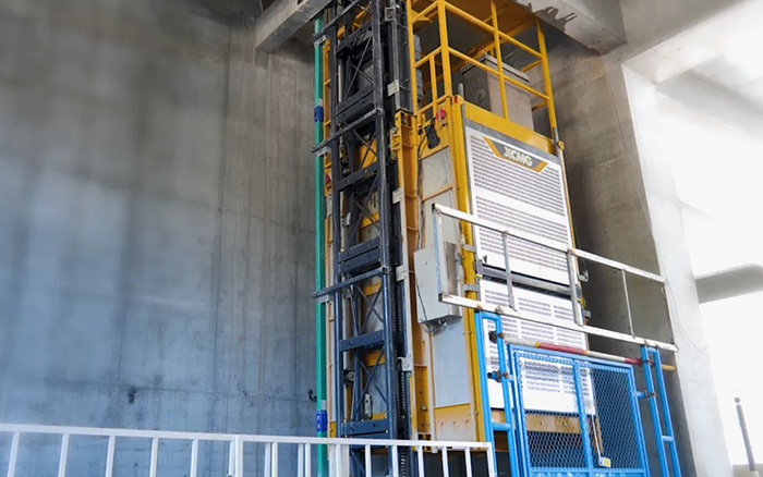 性能典范！徐工井道施工升降機(jī)助建超高層商務(wù)中心項(xiàng)目