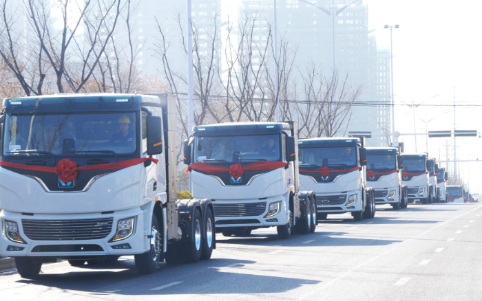 百臺齊發(fā)，千臺簽約！徐工新能源牽引車奔赴浙江