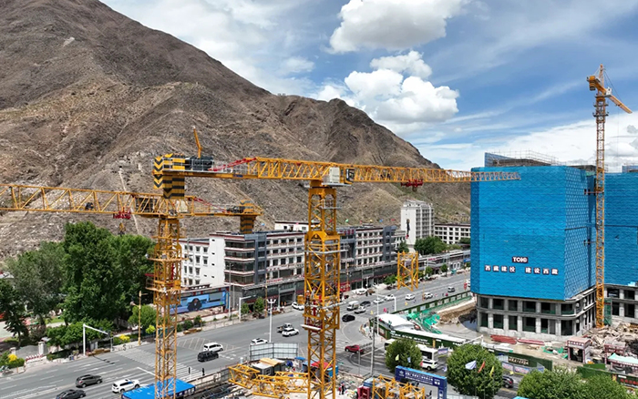 海拔4500米！ 徐工XGT600A-25S 奮戰(zhàn)“日光之城”