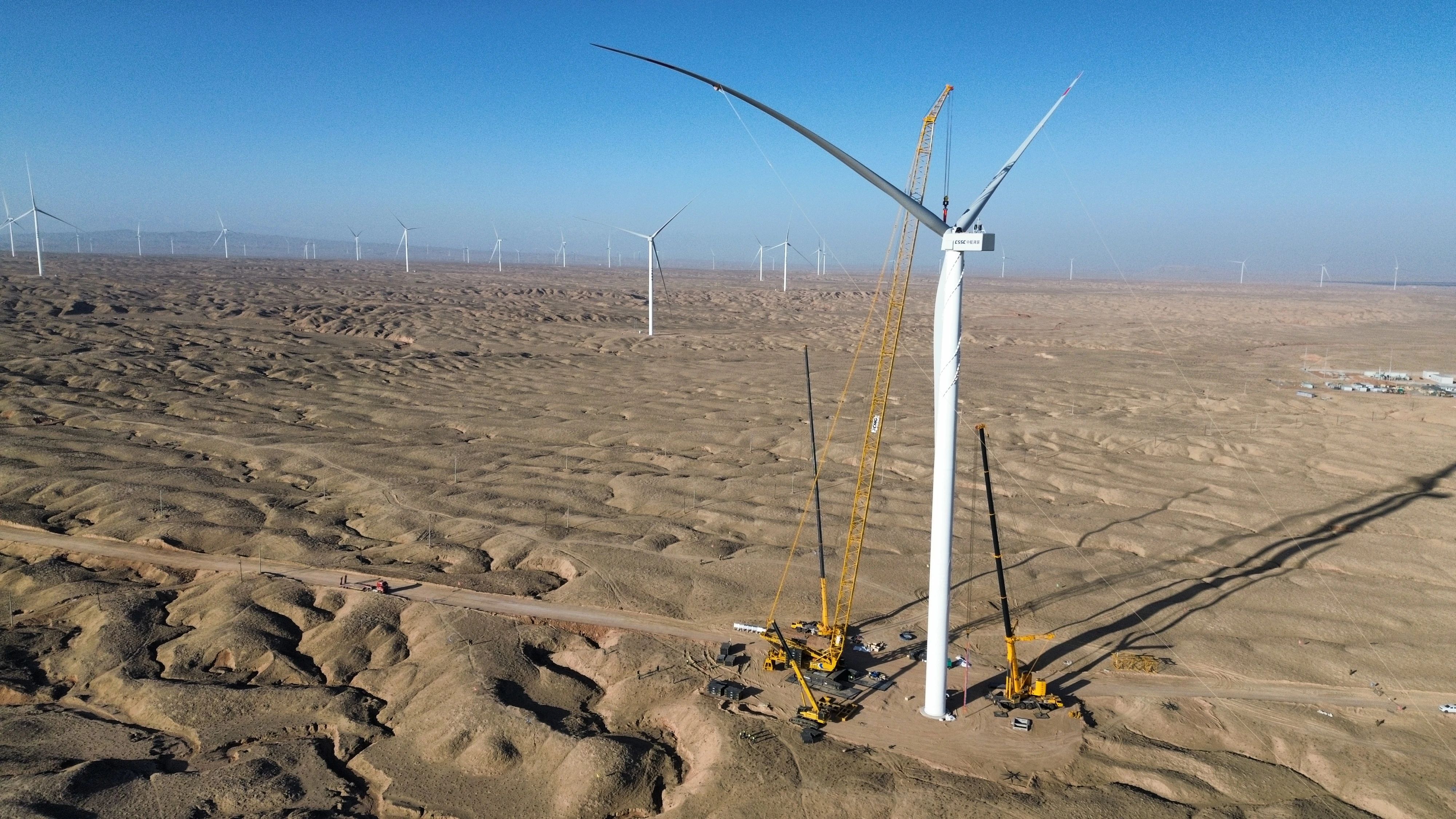 零誤差！XLC18000M助力10萬(wàn)千瓦風(fēng)力發(fā)電項(xiàng)目首臺(tái)風(fēng)機(jī)成功吊裝