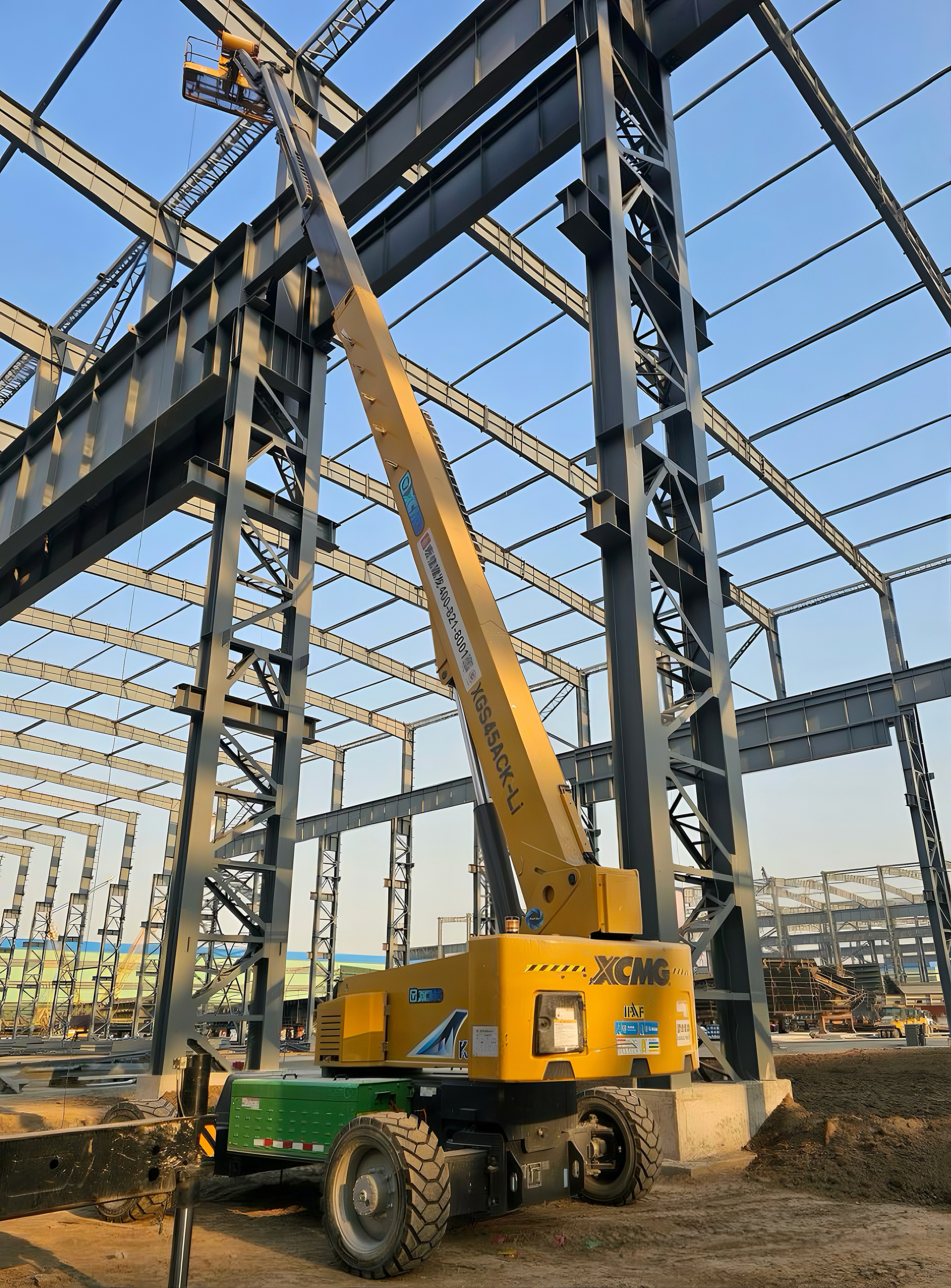 直沖云霄！徐工電動(dòng)“擎天柱”助力江蘇新時(shí)代造船車(chē)間“智”造升級(jí)