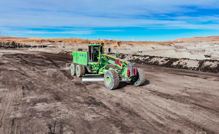 全國(guó)首臺(tái)！礦用大功率純電動(dòng)平地機(jī)震撼登場(chǎng)！