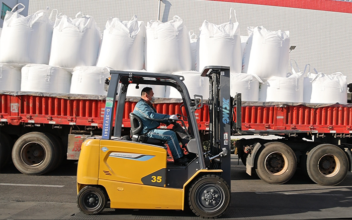 徐工新能源叉車為食品工廠綠色、高效生產(chǎn)保駕護(hù)航