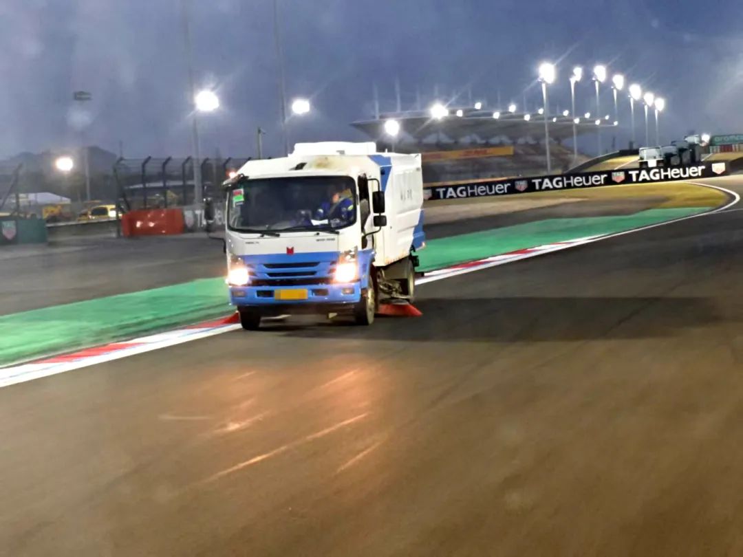 起猛了，居然在上海F1賽場上看到了TA...