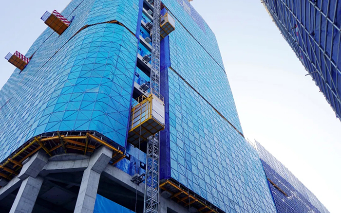 智領(lǐng)未來(lái) 共鑒新品 | 2025升級(jí)款徐工智能施工升降機(jī)“引圍觀”