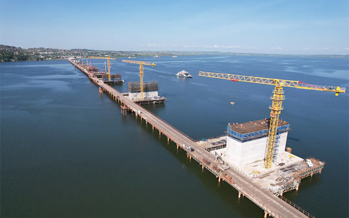 3200米超級(jí)工程！徐工塔機(jī)助建東非第一長(zhǎng)橋