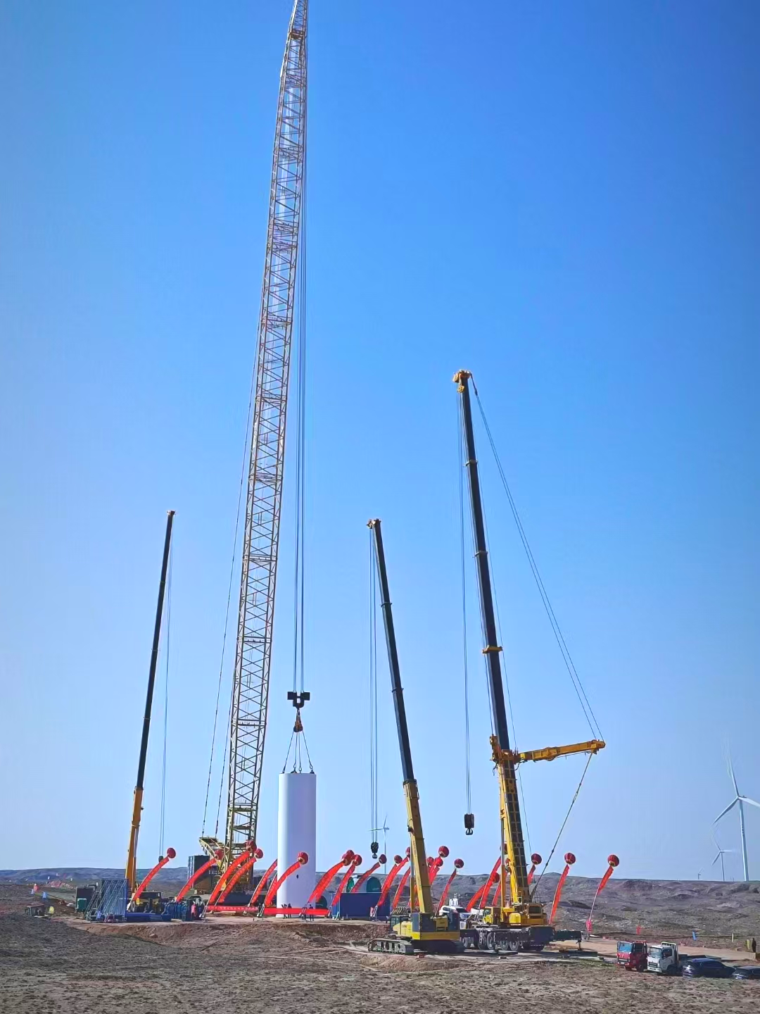 “舉重若輕”零偏差！徐工履帶起重機(jī)上演“施工大片”