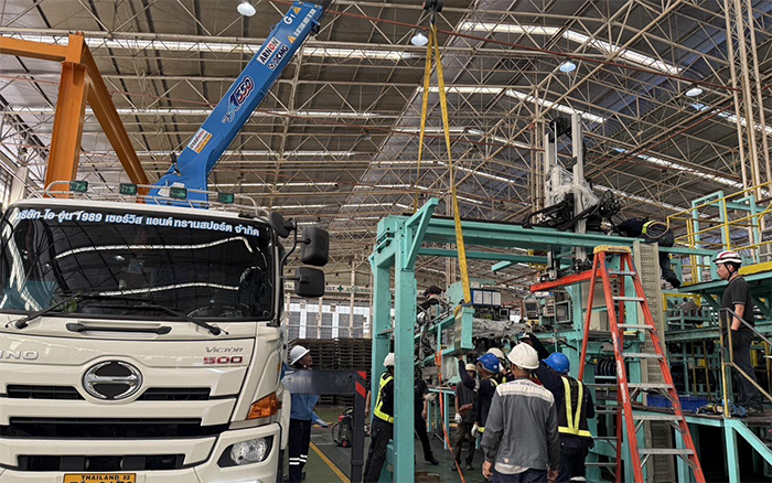 隨車(chē)吊界 “卷王” 現(xiàn)身東南亞廠房，一機(jī)頂十臺(tái)