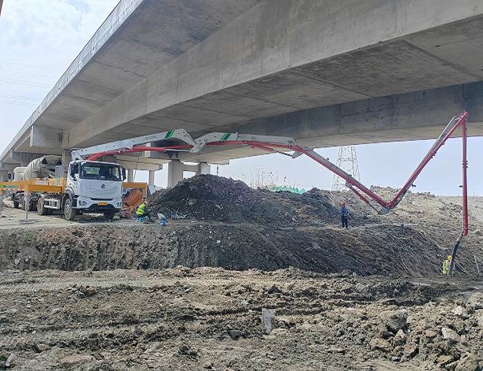 輕靈穩(wěn)??！徐工33米泵車(chē)領(lǐng)航新城鎮(zhèn)基建