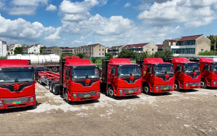綠色物流再提速，徐工新能源牽引車批量入港！