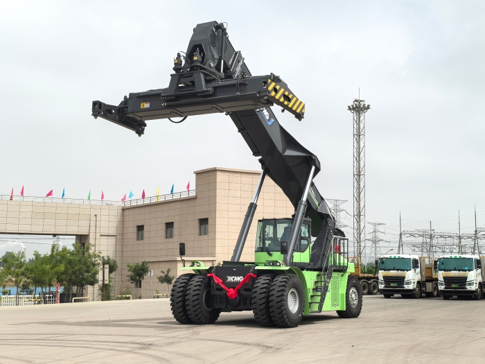 實(shí)力交付！徐工電動(dòng)正面吊助力綠色“一帶一路”