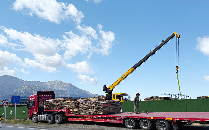 徐工 “鋼鐵力士” 亮劍西北，硬核吊裝火力全開(kāi)