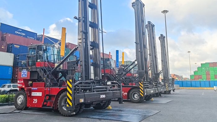 逐綠向新，東方大港涌動“徐工純電力量”！