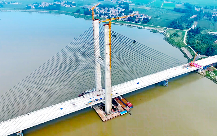 順利合龍！雙塔助建國(guó)內(nèi)最大跨徑組合梁獨(dú)塔斜拉橋