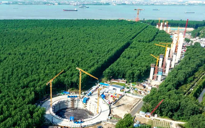 提前1個(gè)月！徐工金助力世界最大跨度橋梁錨碇封底