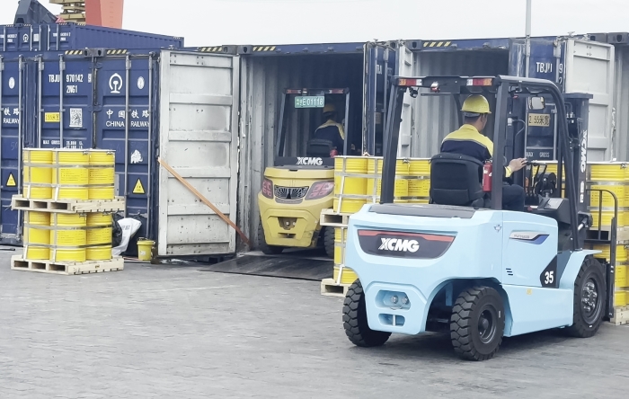 徐工雙系列叉車硬核助力！寧夏鐵路貨運(yùn)站跑出高效運(yùn)輸加速度