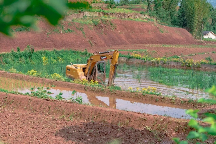 建設(shè)“巴渝糧倉(cāng)”，徐工挖機(jī)我在行（h&aacute;ng）！