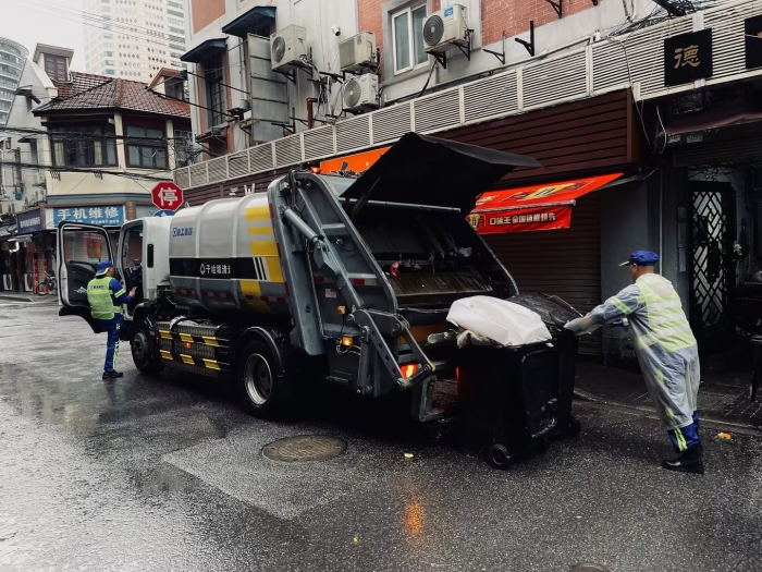 南京東路人流如織垃圾多？徐工XGH5120ZYSXBEV：輕松搞定！