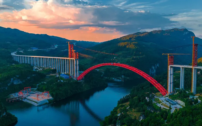 1834米，震撼合龍！ 徐工塔機(jī)助力中國(guó)再造世界級(jí)基建