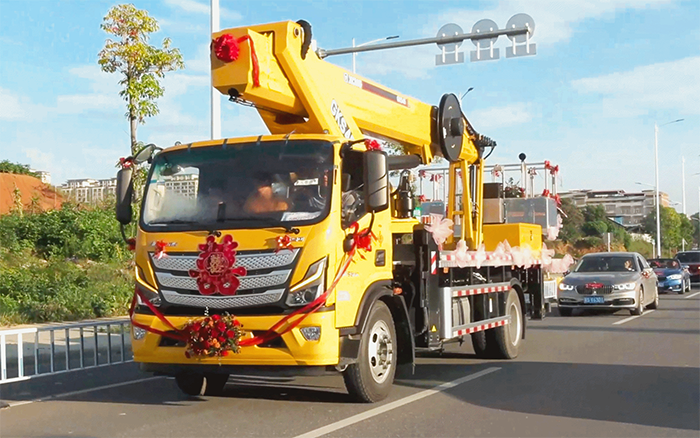 婚車(chē)新物種！徐工高空作業(yè)車(chē)見(jiàn)證“硬核浪漫”