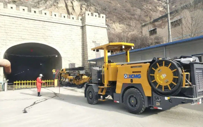 掘進(jìn)鐵礦！徐工掘進(jìn)鉆車硬核施工